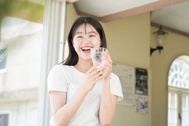 Dinginkan air sebelum minum atau campur dengan wine, shochu, atau cuka buah.