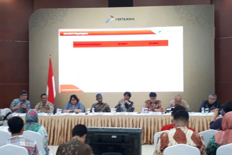 Konferensi pers mengenai laporan kinerja PT Pertamina (Persero) semester I/2017, di Kantor Pertamina, Jakarta Pusat, Rabu (16/8/2017).