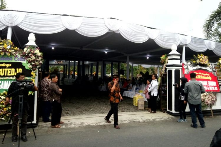 Gerbang makam Somenggalan di Dusun Kemusuk, Desa Argomulyo, Kecamatan Sedayu, Bantul, lokasi dimakamkannya Probosutedjo.