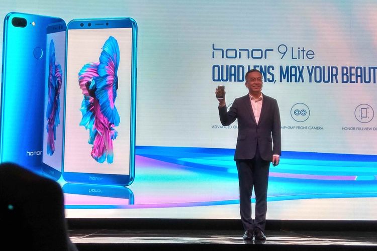 Presiden Honor George Zhao memmperkenalkan smartphone Android terbaru Honor yang bakal masuk Indonesia dalam sebuah acara di Jakarta, Selasa (27/3/2018).