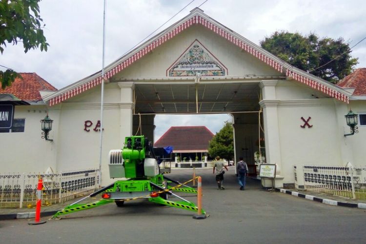 Pura Pakualaman di yogyakarta mulai bersolek untuk acara Dhaup Ageng, rabu (26/12/2018).  