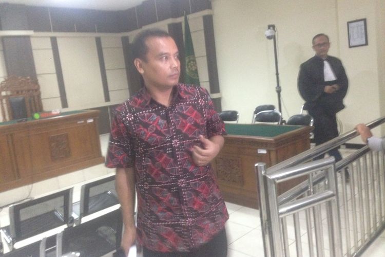 Bupati Purbalingga nonaktif Tasdi dituntut 8 tahun penjara terkait kasus suap dan gratifikasi selama menjabat sebagai bupati, Rabu (16/1/2019)