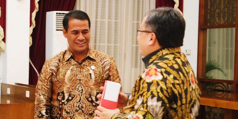 Menteri Pertanian Amran Sulaiman sepakat dengan Menteri Perencanaan Pembangunan Nasional sekaligus Kepala Bappenas Bambang Brodjonegoro untuk bersinergi meningkatkan produksi pertanian, di Kantor Bappenas, Jakarta, Kamis (25/4/2019).