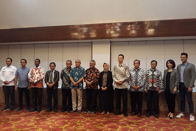 Penandatanganan pakta integritas menjamin kerahasiaan soal debat oleh moderator dan panelis di Hotel Sari Pan Pasific, Jakarta Pusat, Rabu (27/3/2019). 