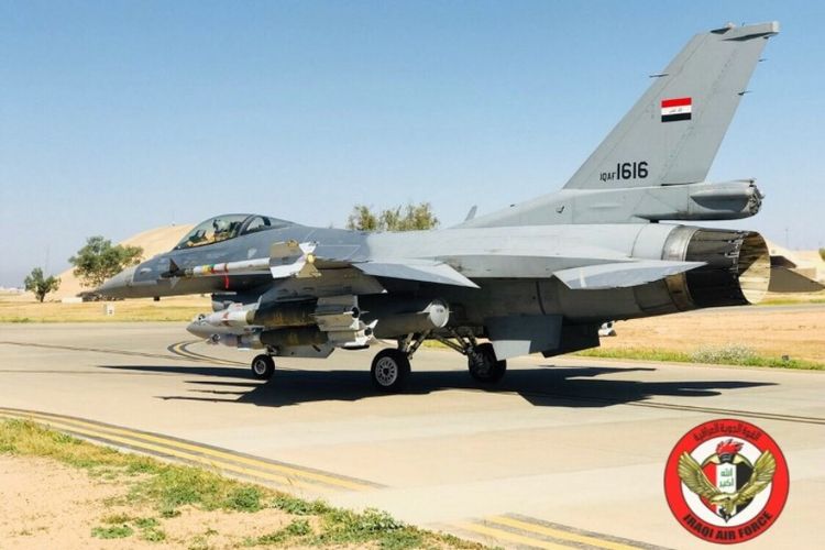 Pesawat jet tempur F-16 milik Angkatan Udara Irak yang dikerahkan dalam serangan ke Suriah, Kamis (19/4/2018).