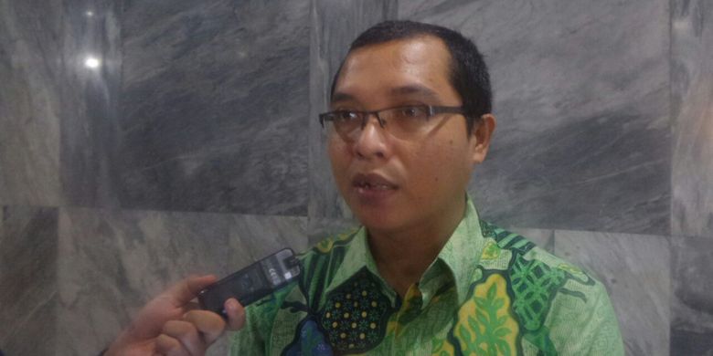 Anggota Komisi II dari Fraksi Partai Persatuan Pembangunan (PPP) Achmad Baidowi di Kompleks Parlemen, Senayan, Jakarta, Senin (27/3/2017).