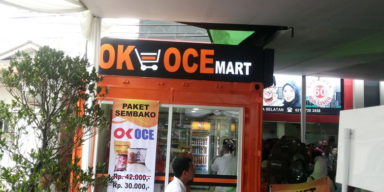 Sebuah minimarket OK-OCE Mart yang berlokasi di Jalan Cikajang, Kebayoran Baru, Jakarta Selatan. Minimarket ini baru saja diresmikan oleh calon wakil gubernur DKI Jakarta nomor pemilihan tiga Sandiga Uno pada Sabtu (1/4/2017). Sandi menyebut OK-OCE Mart yang diresmikannya ini akan menjadi yang pertama di Jakarta. Rencananya, ke depannya minimal akan ada satu OK-OCE Mart di tiap kecamatan.