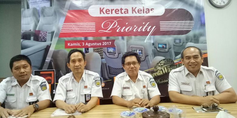 Konfrensi pers yang digelar direksi PT. KA Wisata, terkait peluncuran Kereta Wisata Prioritas, Kamis (3/8/2017).
