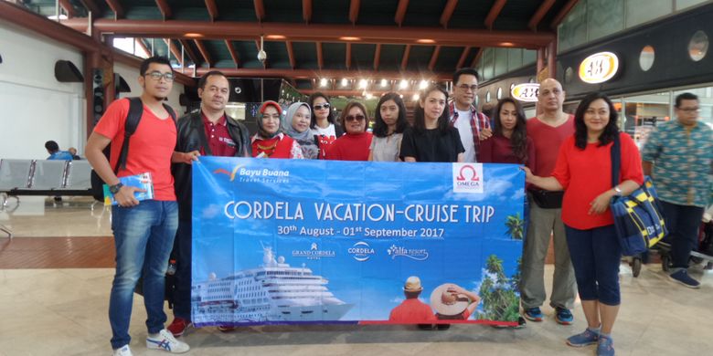 Para pemenang Cordela Vacation Cruise Trip berkumpul di Terminal II Bandara Soekarno-Hatta, Tangerang, Rabu (30/8/2017).