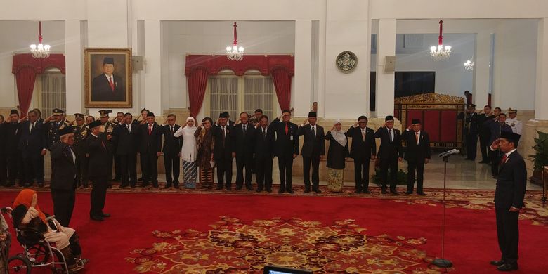 Presiden Joko Widodo menganugerahkan pahlawan nasional kepada 4 Tokoh di Istana Merdeka, Jakarta, Kamis (9/11/2017).