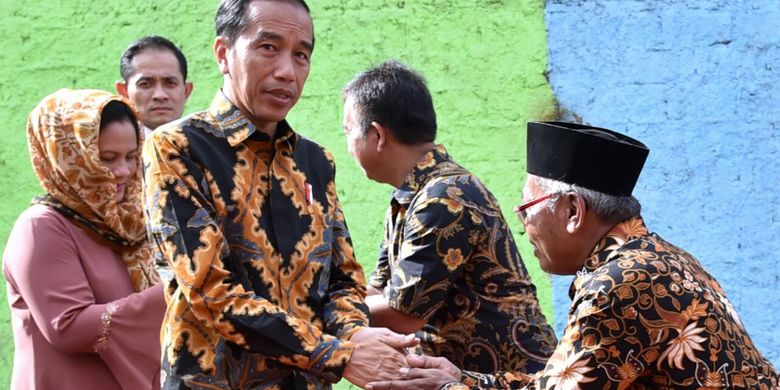 Presiden RI Joko Widodo menghadiri pernikahan anak dari mantan sopir pribadinya di Lenteng Agung, Jakarta Selatan, Jumat (16/2/2018).