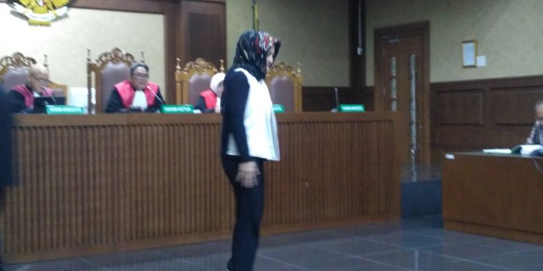Istri Setya Novanto, Deisti Astriani dihadirkan sebagai saksi dengan terdakwa dokter Bimanesh Sutarjo di Pengadilan Tipikor, Jakarta, Senin (16/4/2018). 