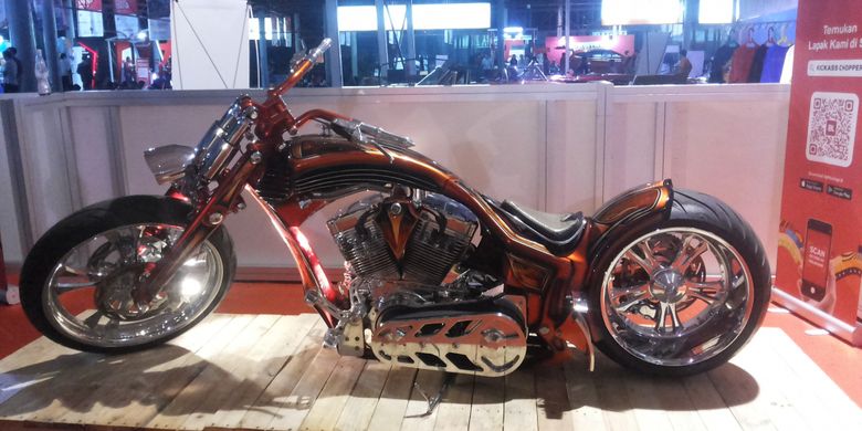 Sepeda motor modifikasi bergaya pro street yang jadi motor custom termahal yang dipajang di selama penyelenggaraan Indonesia International Motor Sow (IIMS) 2018. 