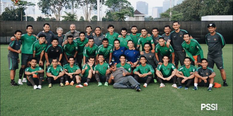 Skuad timnas U-23 Indonesia yang dipersiapkan pelatih Luis Milla untuk menghadapi timnas U-23 Korea Selatan di Stadion Pakansari, 23 Juni 2018.