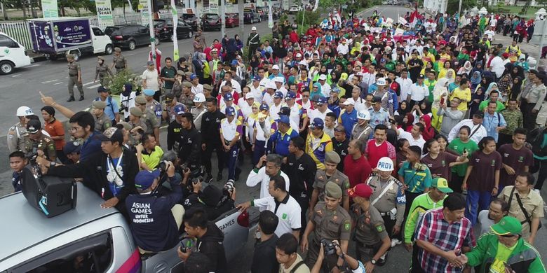 Api Obor Asean Games 2018 diarak di Pekanbaru, Riau, sebelum terbang ke Sumbar, Kamis (2/8/2018).