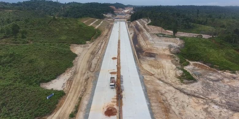 Pekerjaan konstruksi Tol Balikpapan-Samarinda.