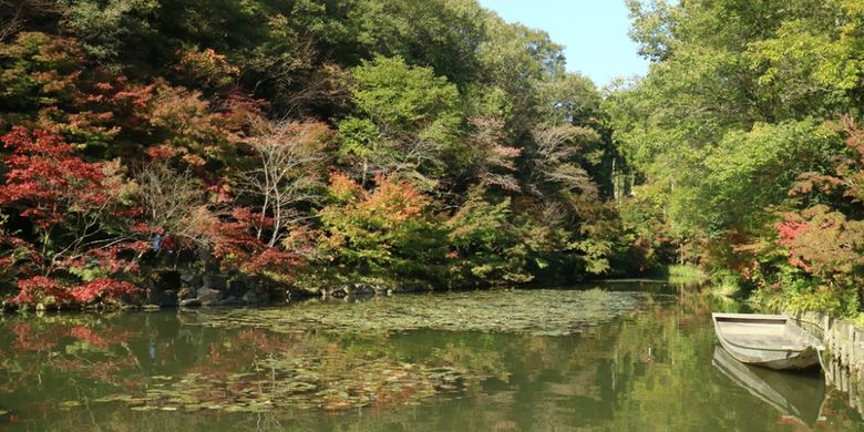 Taman di Shinshoji Zen di wilayah Fukuyama, Hiroshima, Jepang.