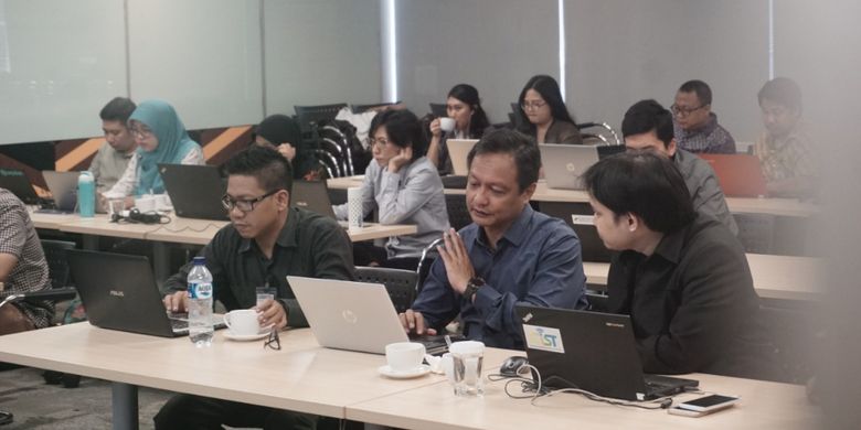 Meet Up ke dua DQlab ke Microsoft Indonesia menjabarkan proses serta pemanfaatan machine learning di berbagai industri lewat Data Science Enablement Program (14/11/2018).