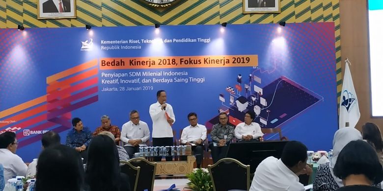 Kementerian Riset Teknologi dan Pendidikan Tinggi menggelar acara Bedah Kinerja 2018 dan Fokus Kinerja 2019 mengangkat tema Penyiapan SDM Milenial Indonesia Kreatif, Inovatif dan Berdaya Saing Tinggi di Gedung Kemenristekdikti, Jakarta (28/1/2018).