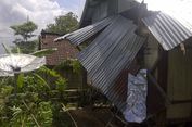 Angin Kencang Landa Bima, Warga Mengungsi di Kolong Rumah Tetangga