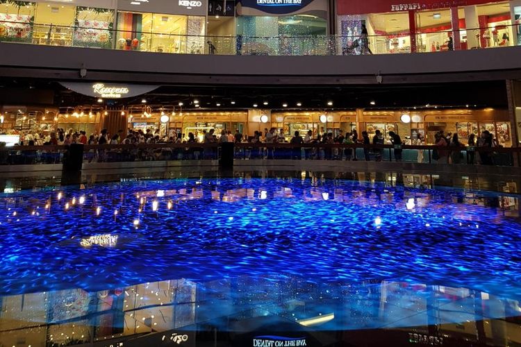 Atraksi Digital Light Canvas di The Shoppes, Marina Bay Sands, Singapura.
