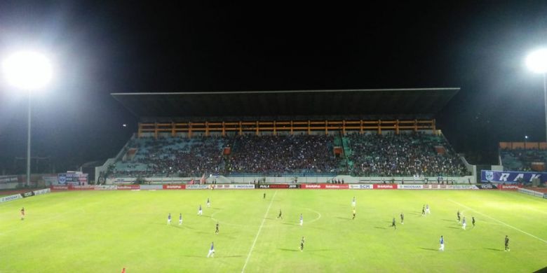 Suasana pertandingan Kalteng Putra vs PSIS Semarang pada laga kedua Grup C Piala Presiden 2019 di Stadion Moch Soebroto, Minggu (10/3/2019).