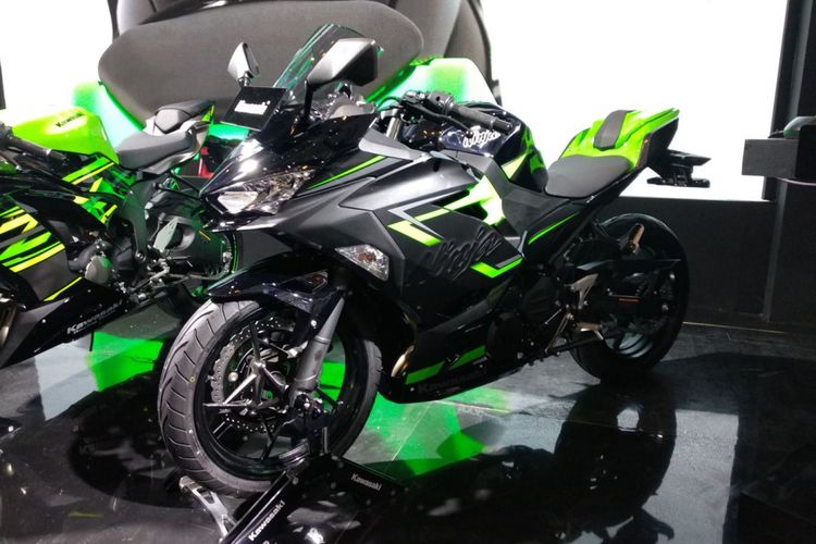 Kawasaki memperkenalkan Ninja 250 2019 dengan fitur smart key
