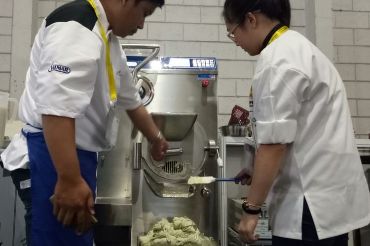 Mesin gelato dari Italia,  yang digunakan Angelica, saat lomba gelato pertama di Indonesia dalam acara SIAL Interfood, Kamis (23/11/2017).