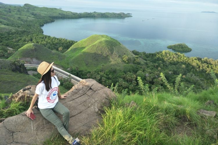 Pemandangan alam Labuan Bajo, Kabupaten Manggarai Barat, NTT jika dilihat dari puncak Bukit Cinta, Jumat (15/2/2019).