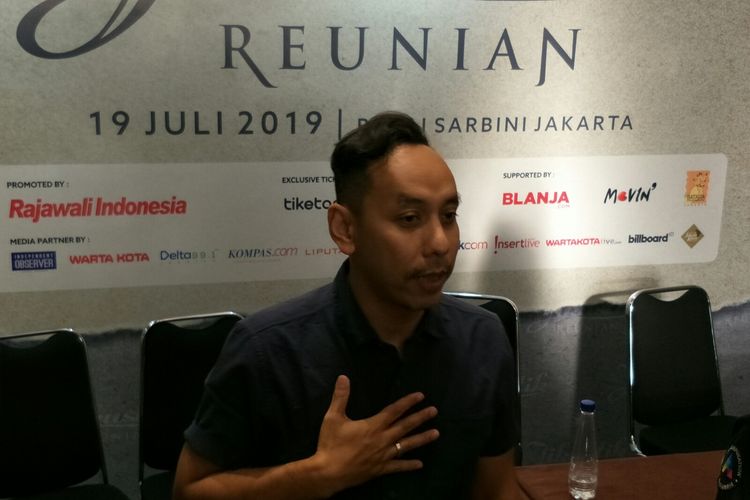 Penyanyi Pongki Barata dalam jumpa pers Konser Jikustik Reunian di Balai Sarbini, Plaza Semanggi, Jakarta Selatan, Kamis (18/7/2019).