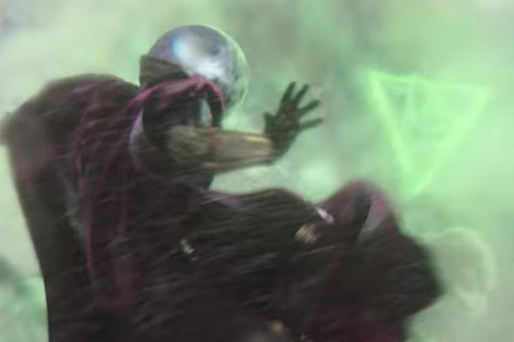 Mysterio beraksi dalam Spider-Man: Far from Home.