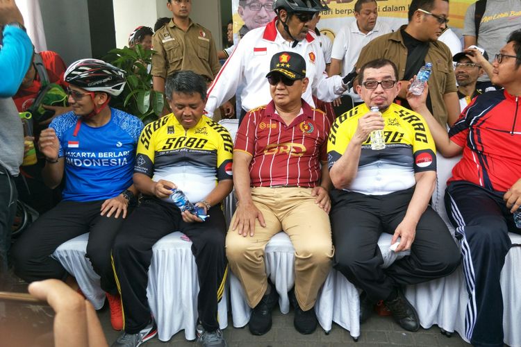 Presiden PKS Sohibul Iman dan Ketua Umum Gerindra Prabowo Subianto sehabis bersepeda bersama