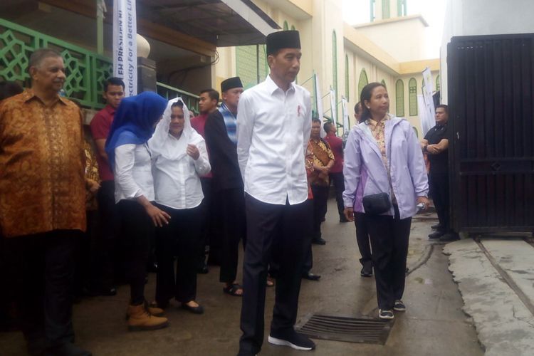Presiden Joko Widodo (Jokowi)  melakukan serangkaian ketgitan ketika berkunjung ke Kota Bekasi, Jawa Barat, Jumat (25/1/2019).