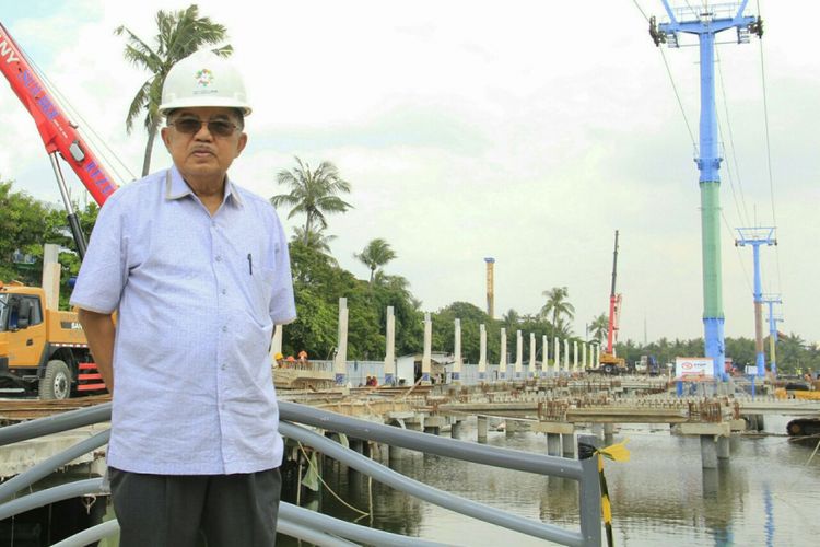 Wakil Presiden Jusuf Kalla saat meninjau salah satu venue Asian Games 2018, Jumat (27/4/2018).