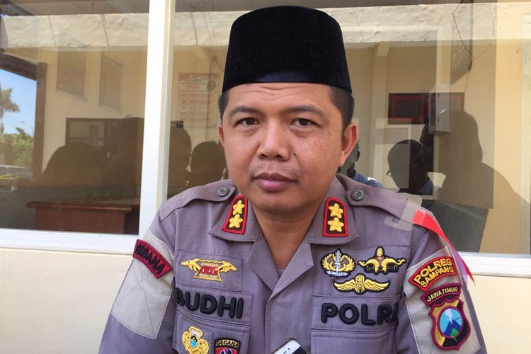 Kapolres Sampang AKBP Budhi Wardiman dalam keterangannya Kamis (23/5/2019) mengatakan akan menyelidiki motif pembakaran kantor Polsek Tambelangan.