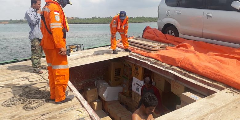 Kapal KM Bayu Permata yang kandas di peraiaran Pulau Rusa Kecamatan Bintan Timur, Bintan, Kepulauan Riau yang membawa logistik pemilu tahun 2019 milik Kabupaten Natuna, Kepulauan Riau.  Ternyata sampai saat ini belum berhasil dievakuasi, dan dari kejadian ini kapal tersebut sampai saat ini masih mendapatkan pengawalanan ketat dari pihak kepolisian.