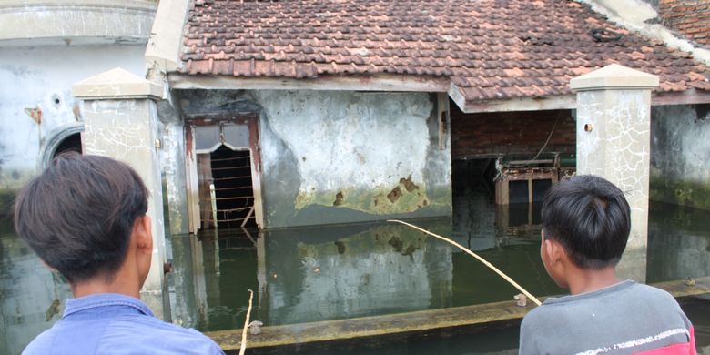 Salah satu rumah yang tenggelam di wilayah Demak, Jawa Tengah