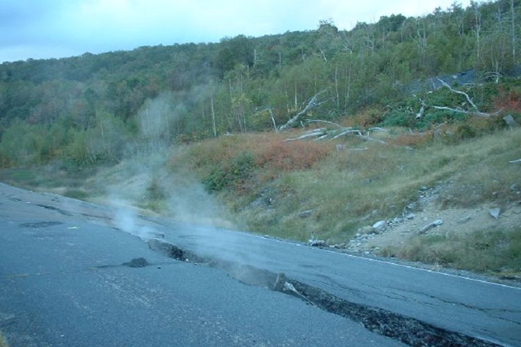 Pada tahun 1962, percikan api berhasil membakar cadangan batu bara di bawah kota Centralia, Pennsylvania.