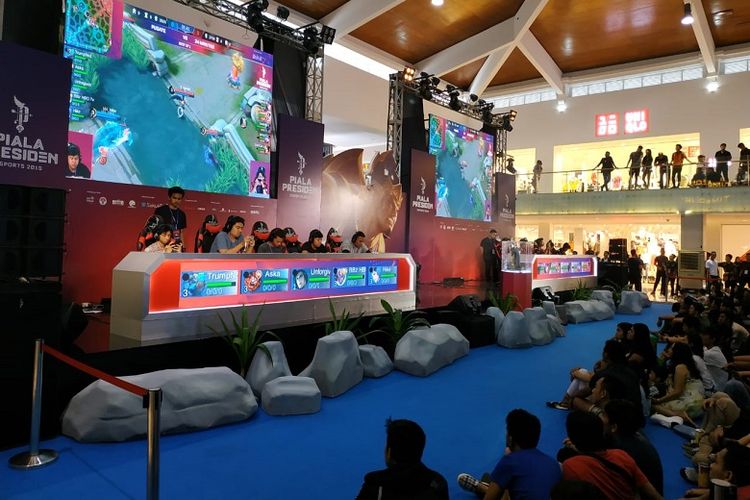 Suasana pertandingan Piala Presiden Esports 2019 di Bali Galeria Mal, Sabtu (9/2/2019).