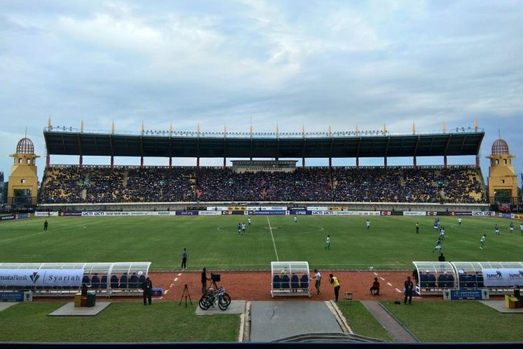 Suasana pertandingan leg kedua babak 32 besar Piala Indonesia 2018 antara Persib Bandung vs Persiwa Wamena di Stadion Si Jalak Harupat, Senin (11/2/2019).