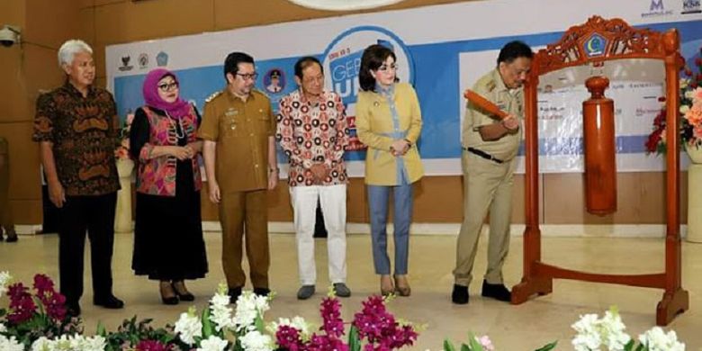 Gubernur Sulawesi Utara (Sulut) Olly Dondokambey membuka Gebyar UKM (Usaha Kecil Menengah)  Indonesia Tahun 2018 di Provinsi Sulut di Ruang Mapalus Kantor Gubernur, Selasa (13/11/2018).