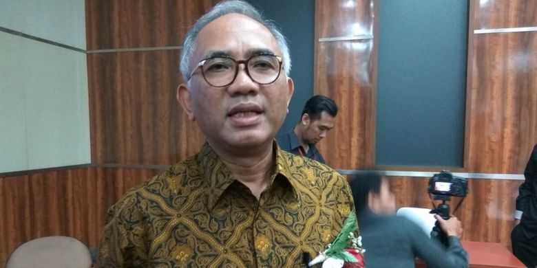 Direktur Utama PT Adhi Karya (Persero) Budi Harto usai menggelar rapat umum pemegang saham di Jakarta, Jumat (10/3/2017).