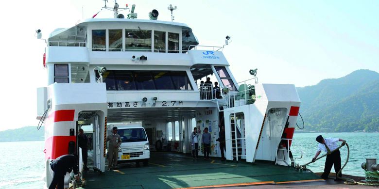 kapal Feri ke Pulau Miyajima. 