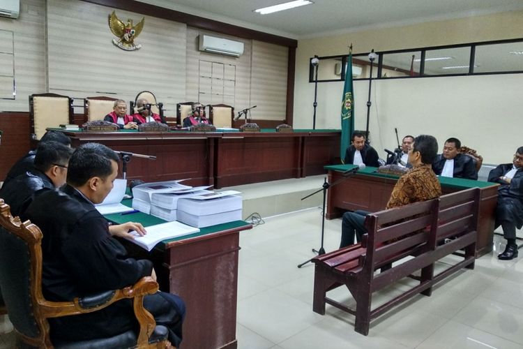 Sidang tuntutan Eddy Rumpoko di Pengadilan Tipikor Surabaya