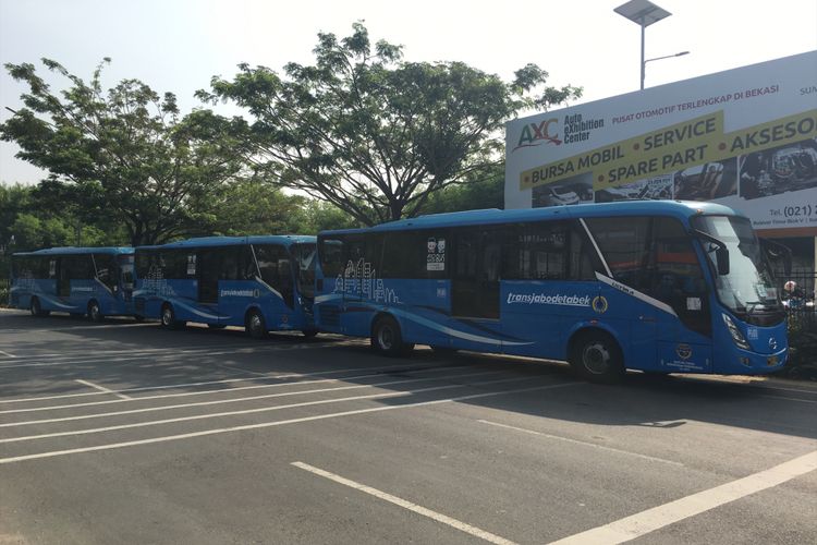 Bus Transjabodetabek trayek Bekasi-Bundaran HI mulai uji coba selama dua minggu, Bekasi, Selasa (1/8/2017).