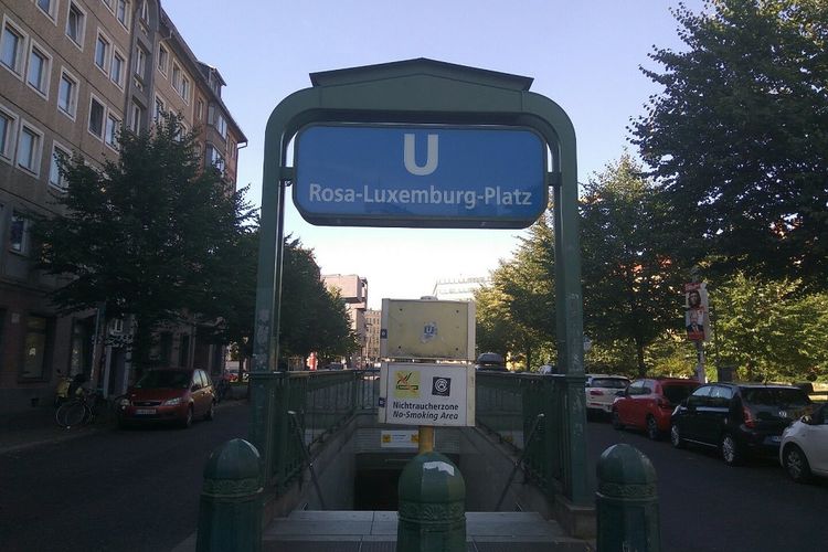 Stasiun kereta bawah tanah di Rosa Luxemburg Platz, Berlin Jerman