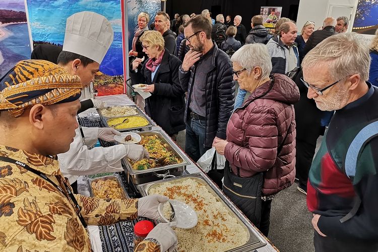 Suguhan kuliner Nusantara untuk pengunjung Danish Travel Show-Ferie for Alle di Kota Herning, Denmark 22-23 Februari. 