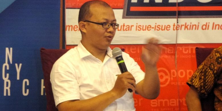 Peneliti ICW Emerson Yuntho dalam diskusi Perspektif Indonesia bertema KTP Diurus KPK, di kawasan Menteng, Jakarta Pusat, Sabtu (11/3/2017).