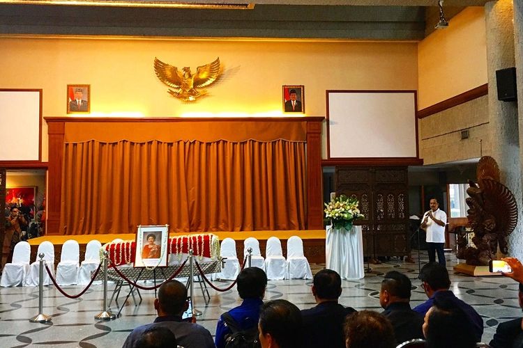 Duta Besar Indonesia untuk Singapura Ngurah Swajaya menyampaikan belasungkawa mendalam atas wafatnya mantan Ibu Negara Ani Yudhoyono, Sabtu (1/6/2019). (Kompas.com/Ericssen)