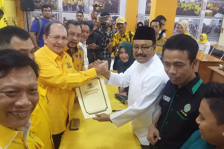 Gus Ipul mengembalikan formulir pendaftaran Cagub Jatim di Partai Golkar